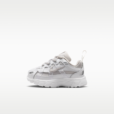 Nike シルバー スニーカー　ナイキ P-6000 ジュニアシューズ　24cm Nike P-6000 Baby/Toddler Shoes. Nike.com